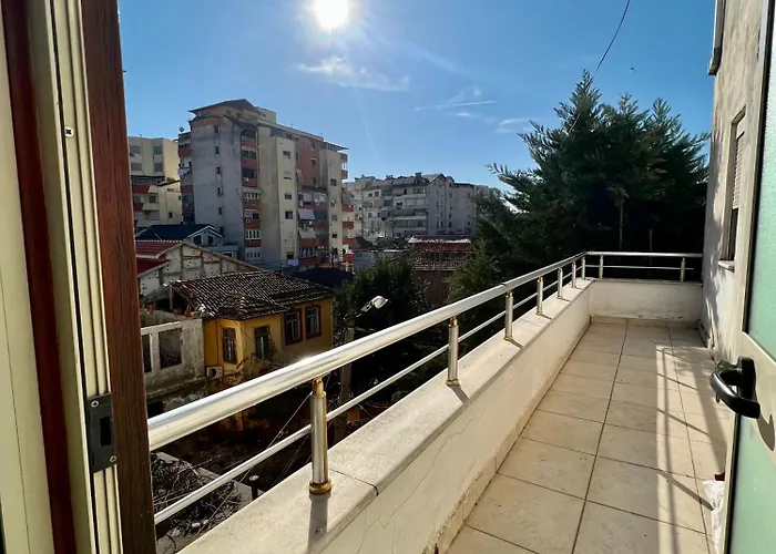 Xhomlliku Apartment
